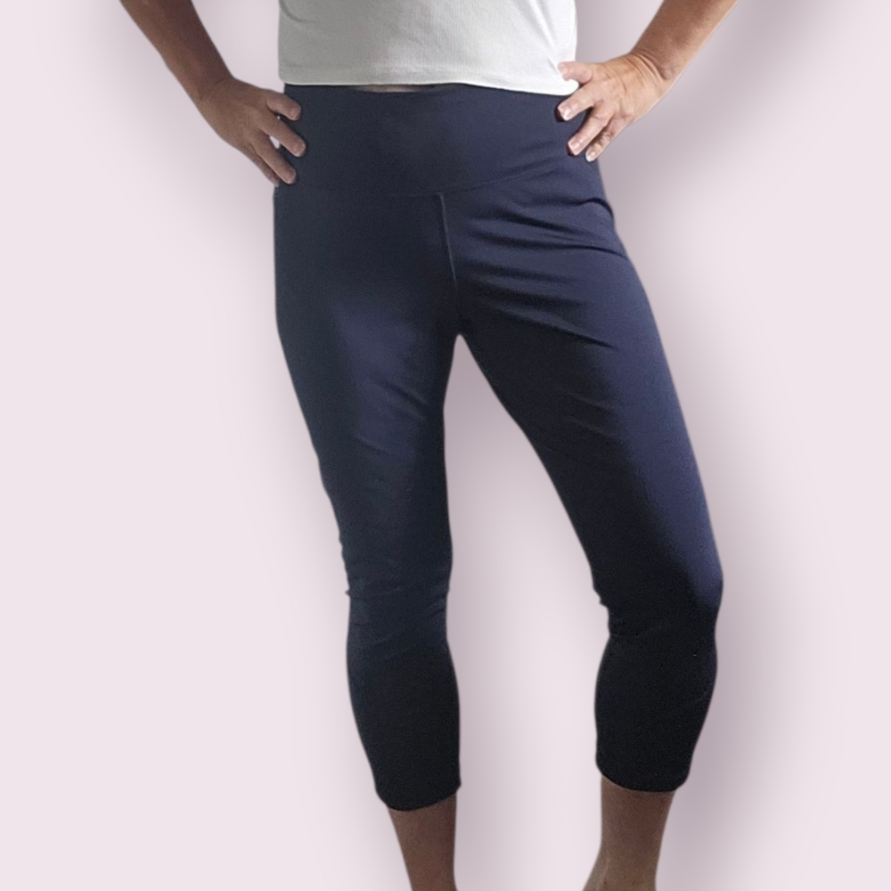 Kirkland Signature Navy Blue Capris Size Large